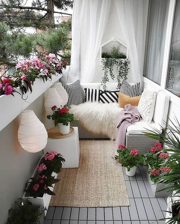 small-and-romantic-balcony-with-boho-rugs
