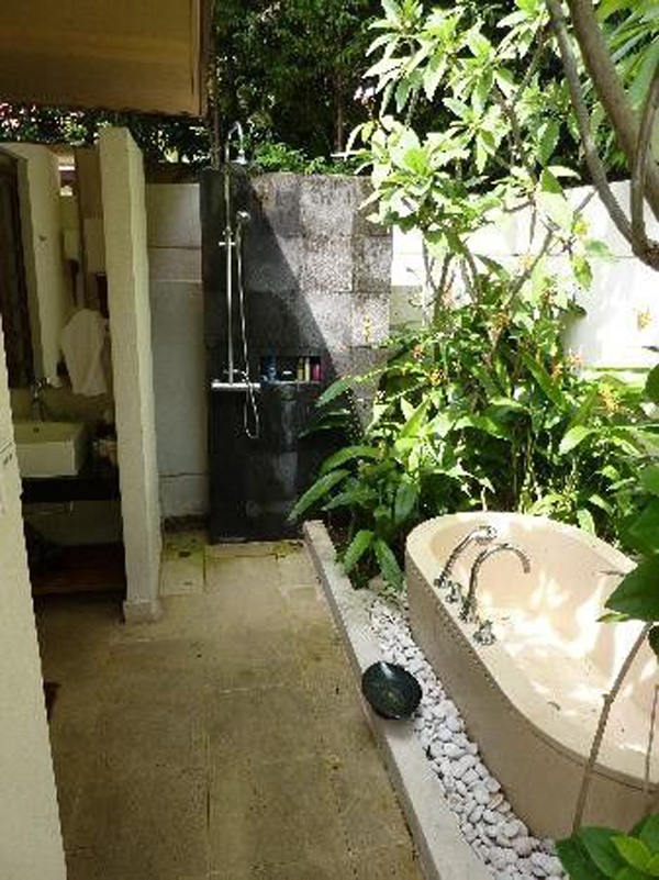 indoor-outdoor-shower-with-gardens