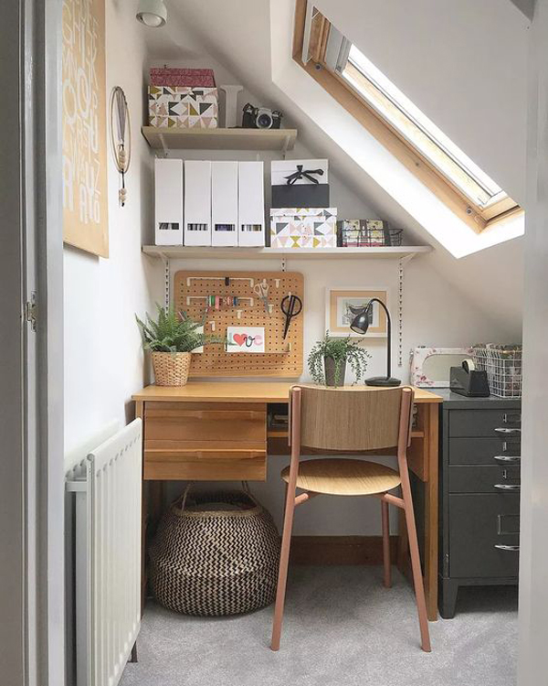 loft-small-home-office-with-skylight-window