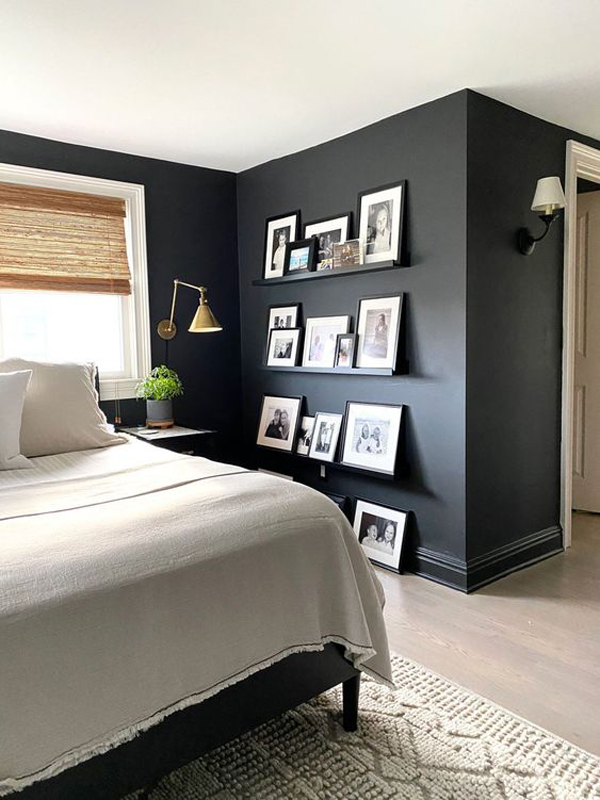 minimalist-black-bedroom-with-gallery-wall