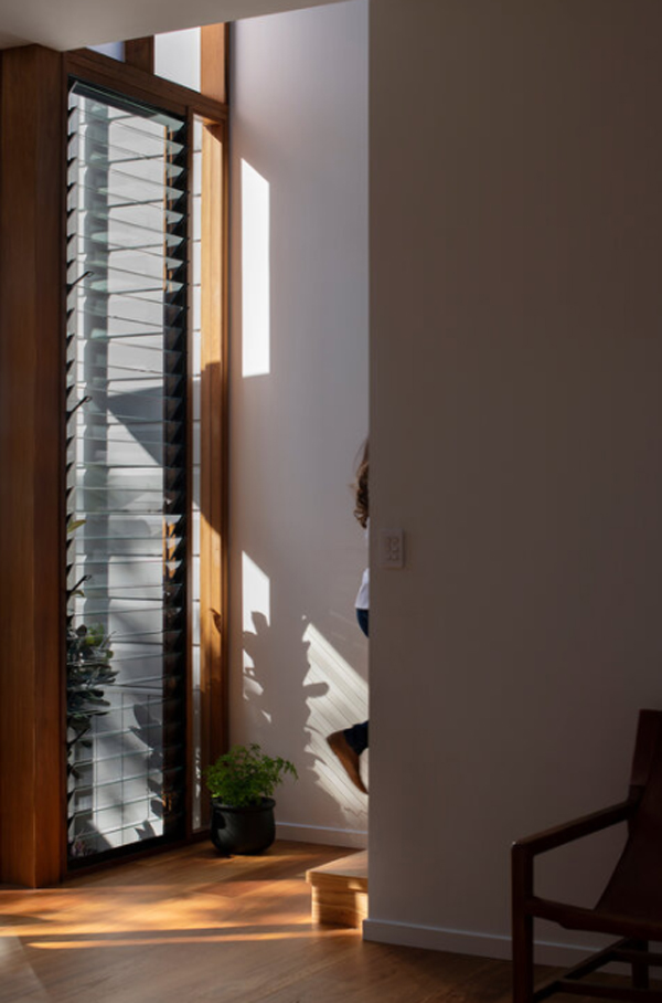 small-wooden-staircase-decor
