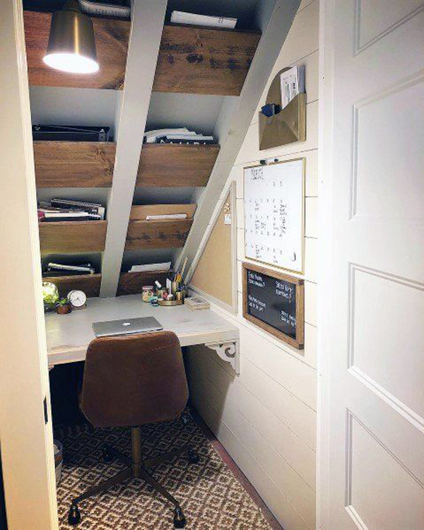 tiny-home-office-with-roof-storage