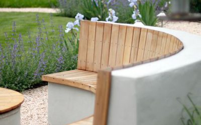 wood-and-concrete-curved-benches-outdoor