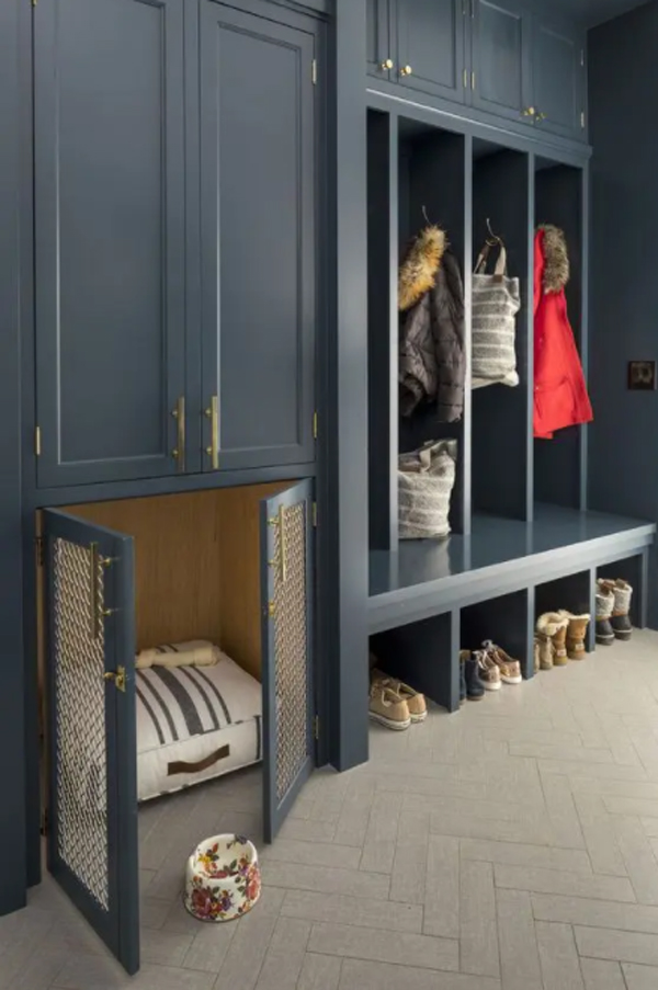 blue-entryway-with-built-in-dog-crates