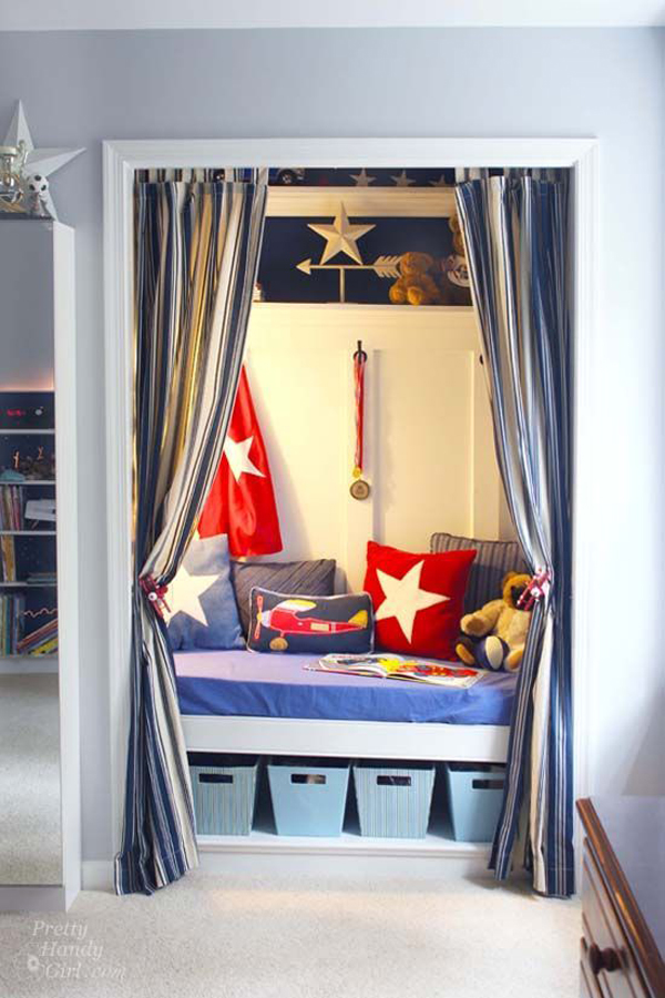 closet-reading-nook-with-american-flag-theme