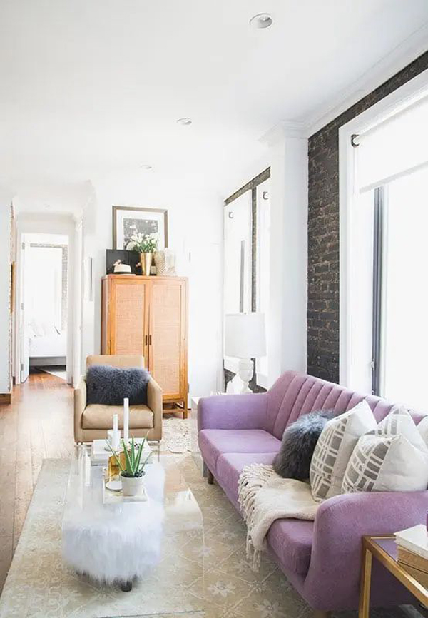 minimalist-living-room-with-lilac-color-trend