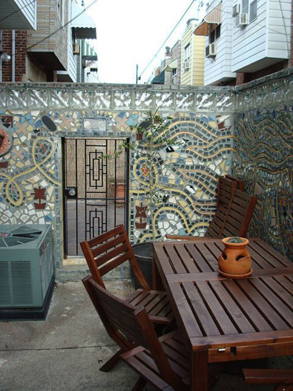 outdoor-small-retreat-with-mosaic-decor