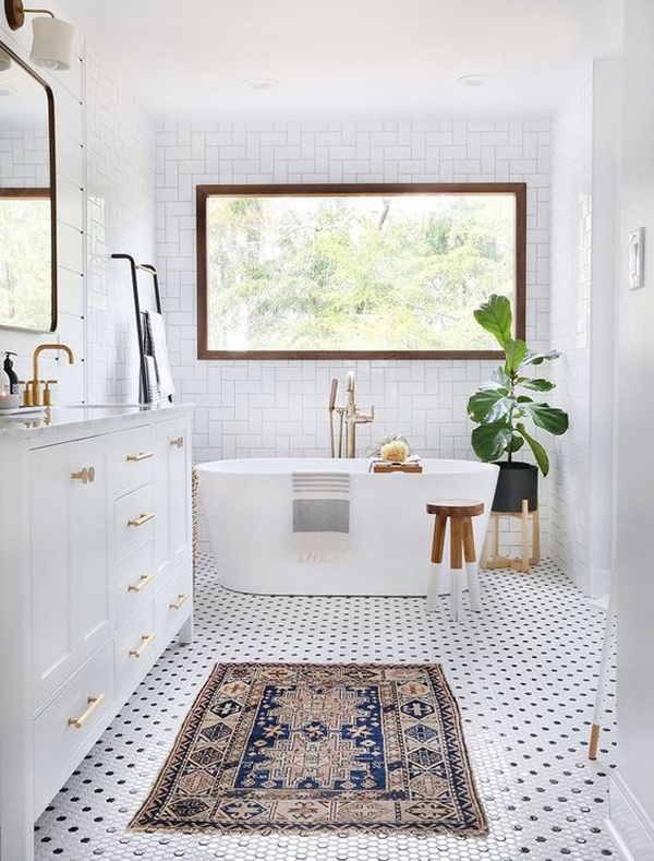 bohemian-white-bathroom-with-rugs