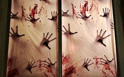 creepy-hand-and-blood-halloween-window-decor