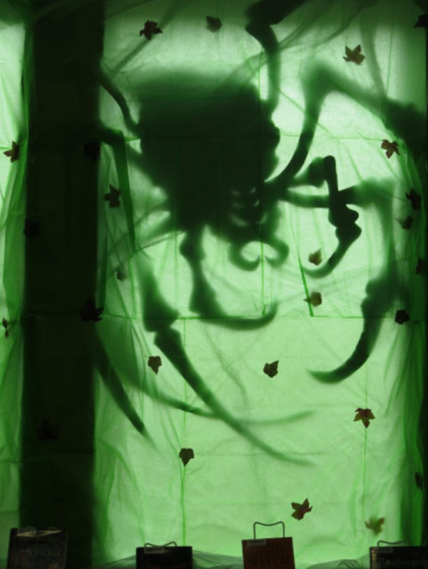 creepy-spider-halloween-window-silhouette