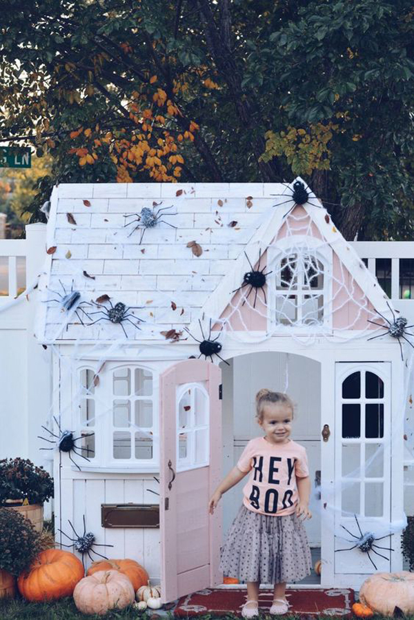 cute-haunted-playhouses-with-pink-color