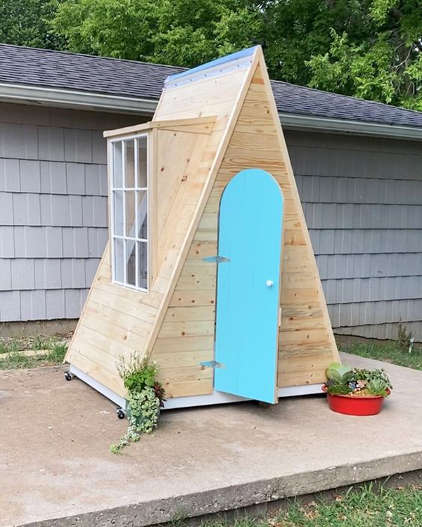 easy-DIY-A-Frame-play-house-for-small-yard