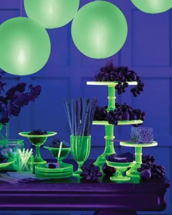 green-neon-halloween-table-decoration