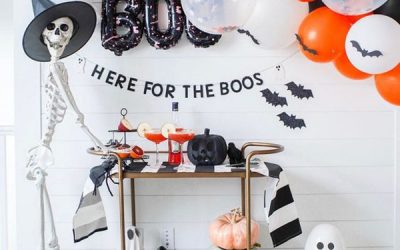 halloween-bar-cart-decor-with-skeleton-and-balloon-decor