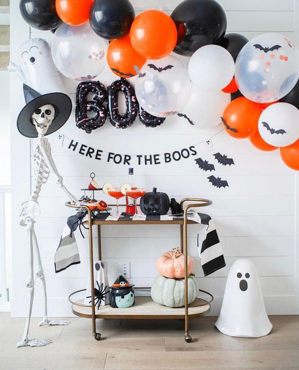 halloween-bar-cart-decor-with-skeleton-and-balloon-decor