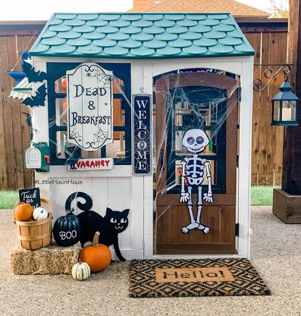 haunted-playhouses-with-skeleton-door