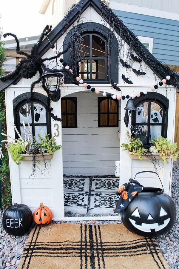 outdoor-kid-play-house-for-halloween