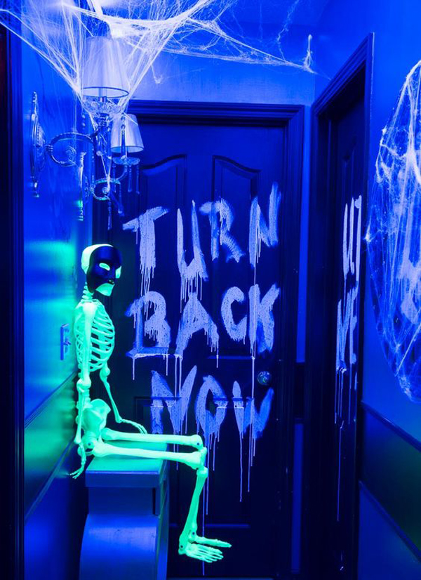 skeleton-halloween-neon-in-the-door