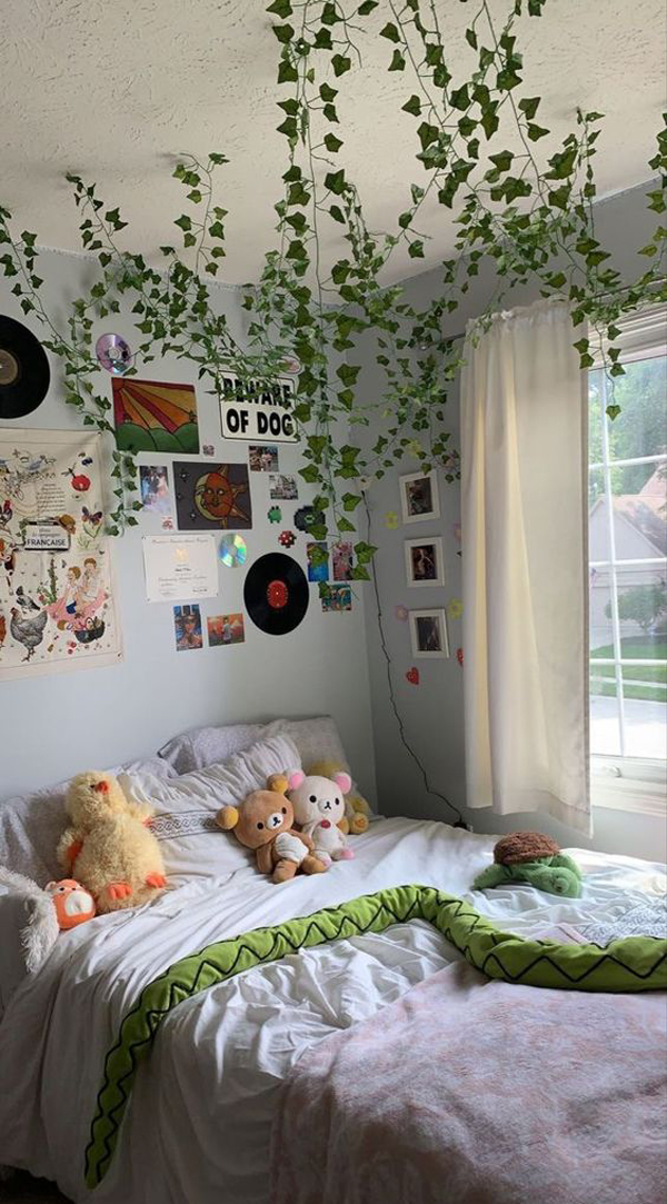 beautiful-vines-in-ceiling-bedroom