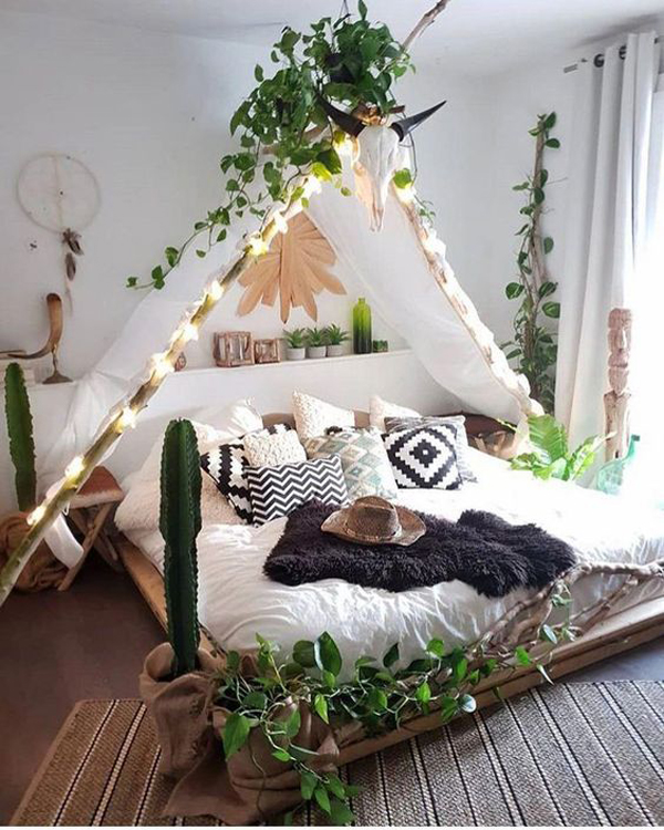 bedroom-camp-with-nature-vines