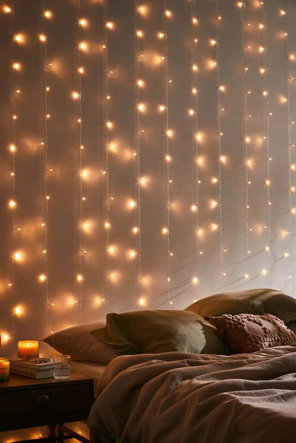 bedroom-string-light-on-the-wall