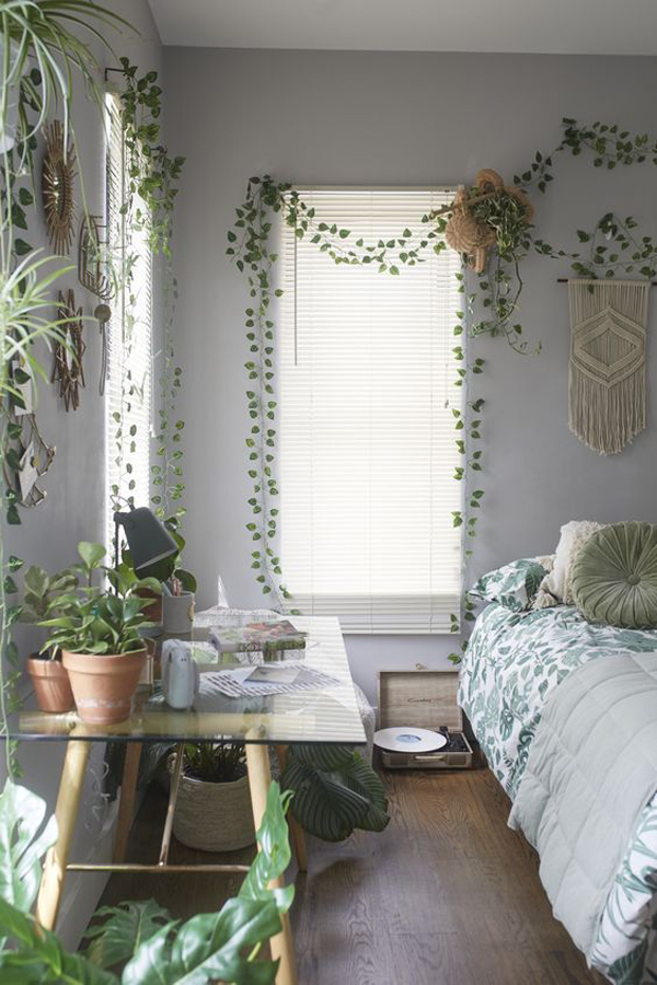 bohemian-style-bedroom-with-vines-decor