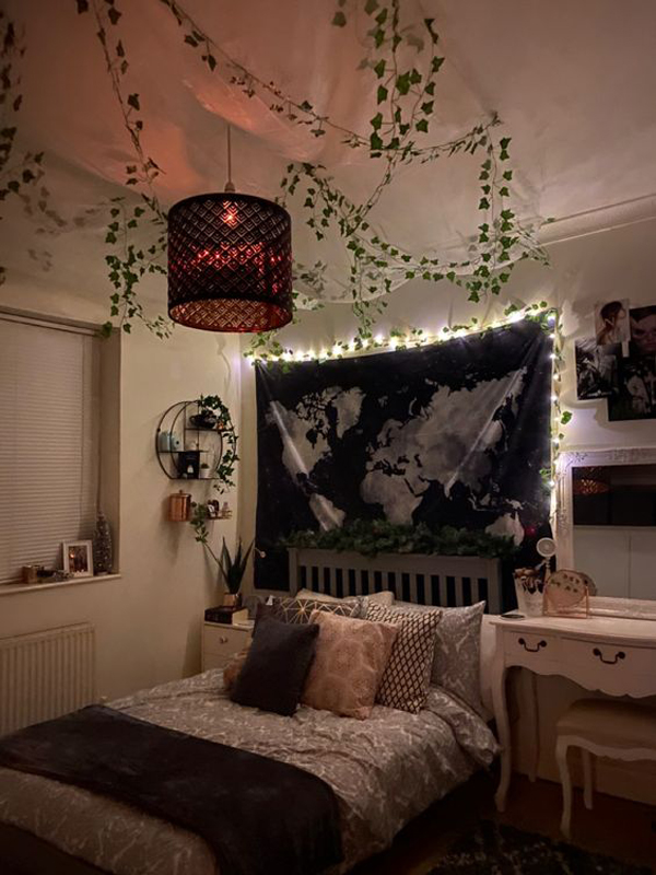 boho-bedroom-with-vines-in-ceiling