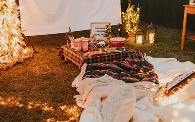 cozy-backyard-christmas-movie-night