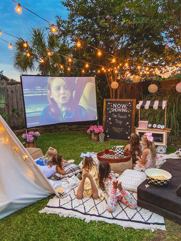 26 Backyard Movie Night Ideas To Relax In Summer | HomeMydesign