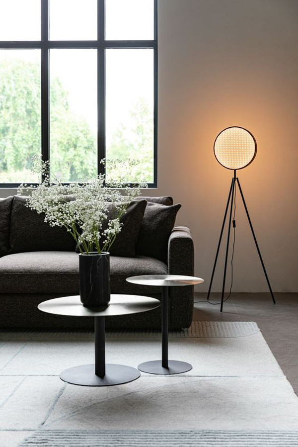 minimalist-tripod-floor-lamps-with-warm-light