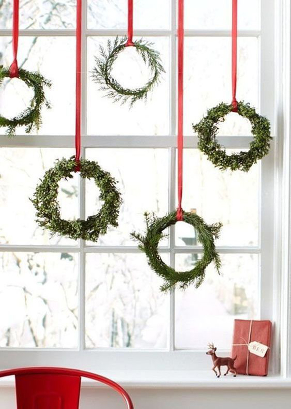 beautiful-christmas-wreath-window-decoration