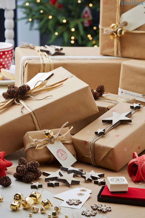 brown-papper-wrapping-gift-for-christmas