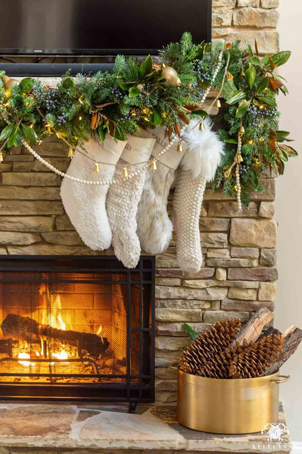 christmas-stocking-and-garland-decor