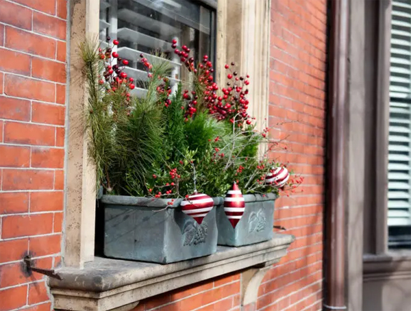 christmas-window-planter-boxes