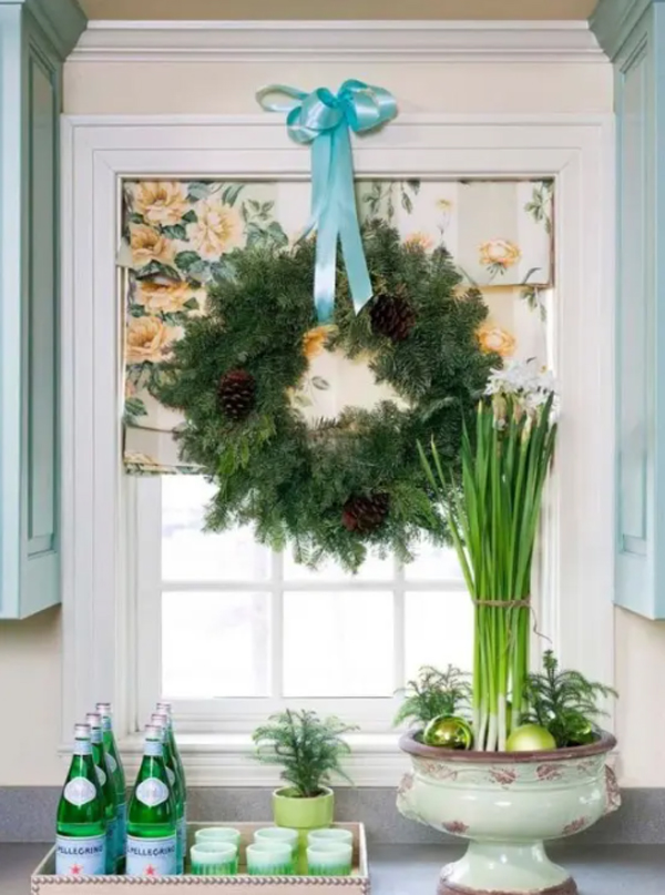 classic-diy-christmas-wreaths-window-ideas