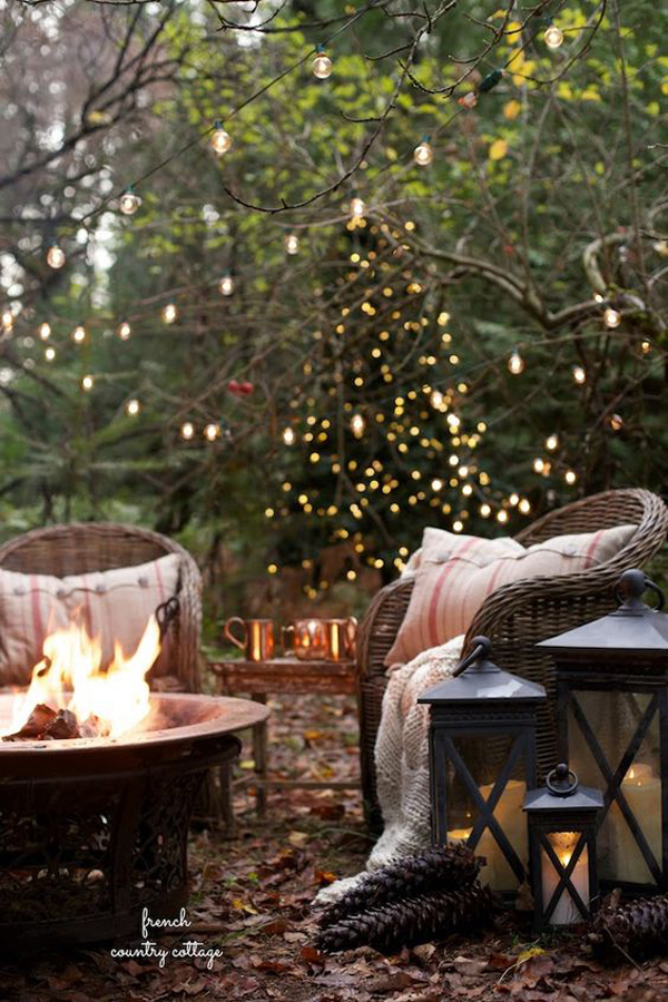 outdoor-christmas-fire-pits-with-rattan-furniture