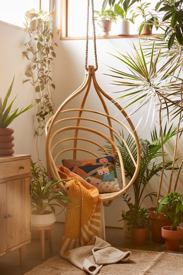 rattan-hanging-book-nooks-with-indoor-plants