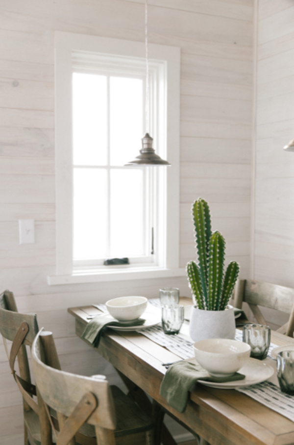 saltbox-dining-space-with-cactus-centerpieces