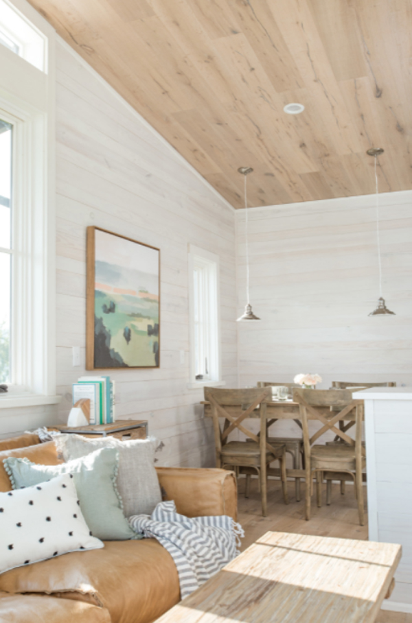 saltbox-interior-with-wooden-accents
