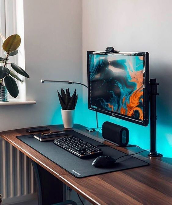 simple-and-minimalist-wood-gaming-desk-design