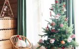 adorable-small-christmas-tree-covered-with-baskets