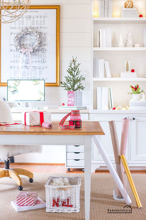 beautiful-home-office-design-with-christmas-theme