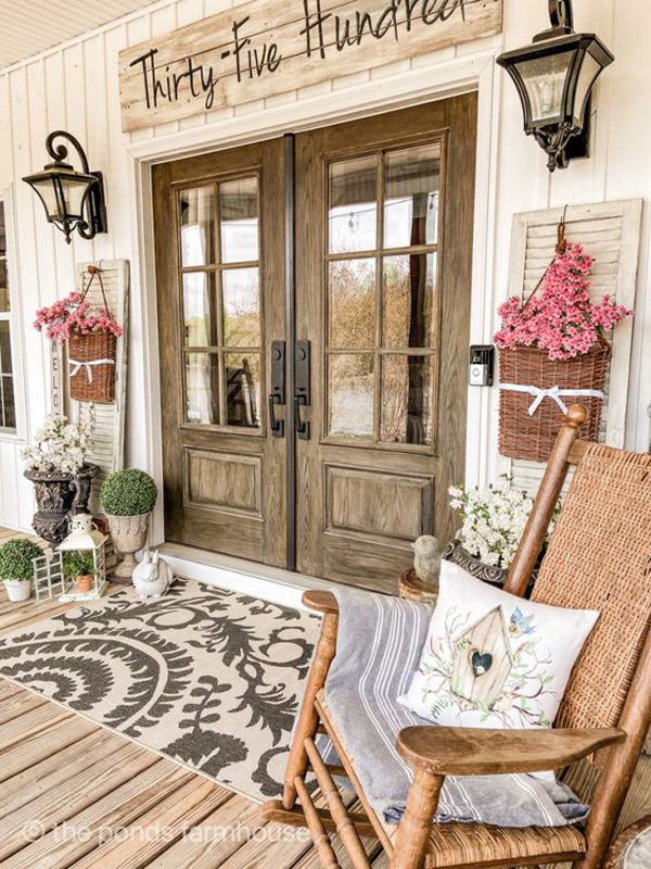 classic-winter-front-porch-decor-with-cozy-seating