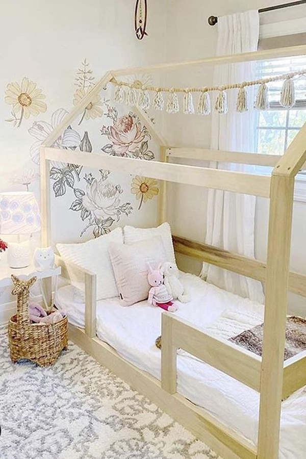 cute-and-pretty-floor-bed-design
