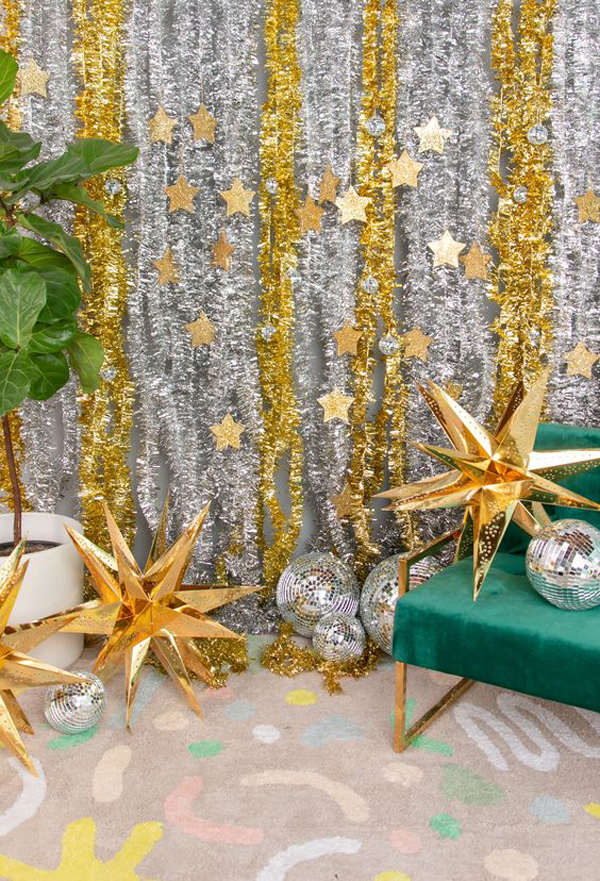 gold-and-silver-new-year-photo-backdrop
