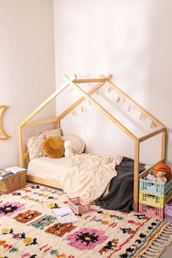 kids-wooden-floor-bedroom-with-mattress