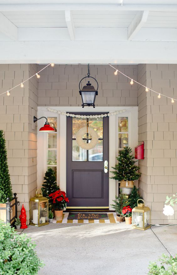 minimalist-and-traditional-front-porch-for-christmas
