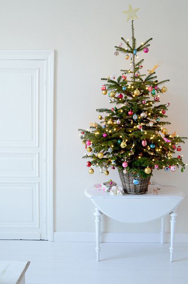 tiny-christmas-tree-basket-base-in-the-table