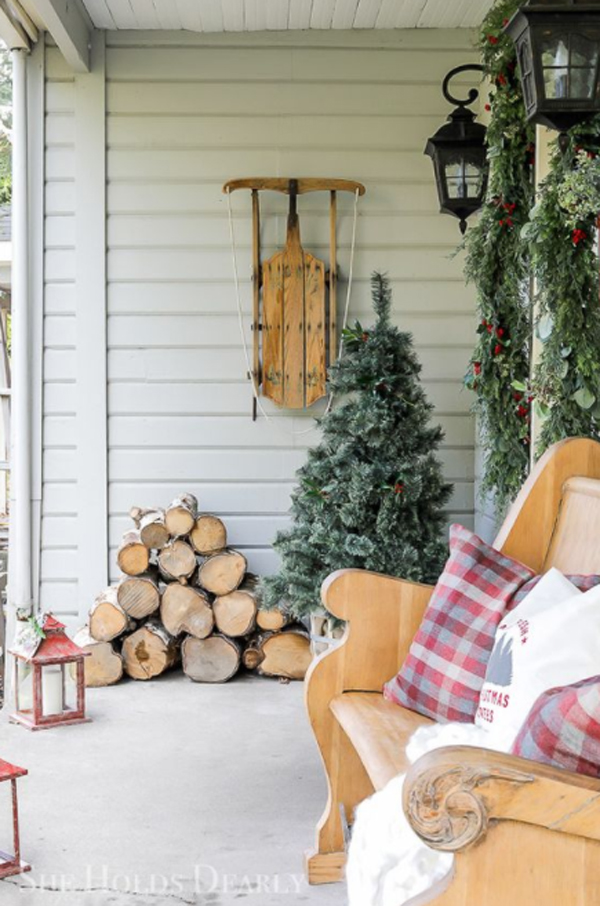 warm-and-cozy-front-porch-ideas-with-wood-piles