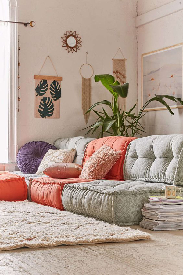 boho-chic-living-room-with-daybed